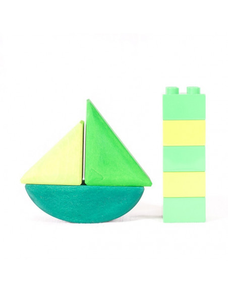 Stapel zeilbootje groen