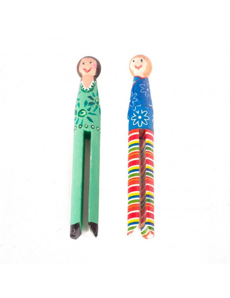 Oude houten wasknijpers