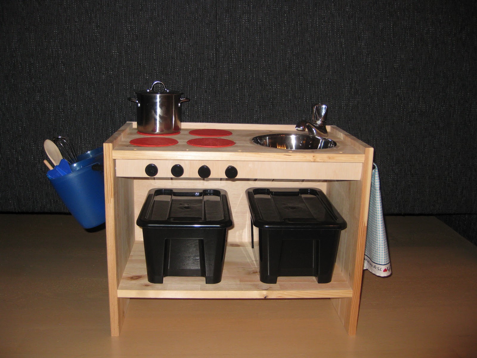 DIY houten keukentje
