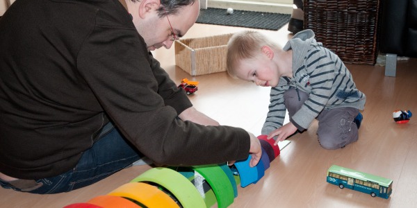 Spelen met de regenboog als tunnel