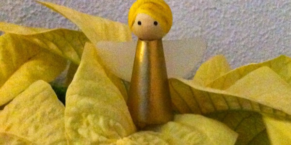 Maak een simpele peg doll kerstengel