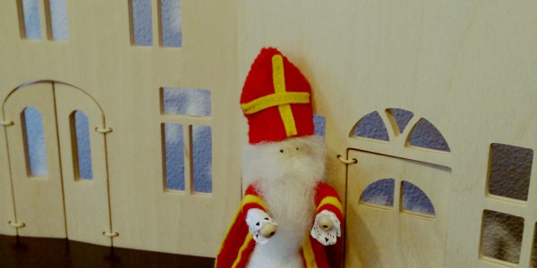 Vilten sinterklaas met kralen hoofd