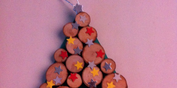Knutsel houten kerstboomhangers